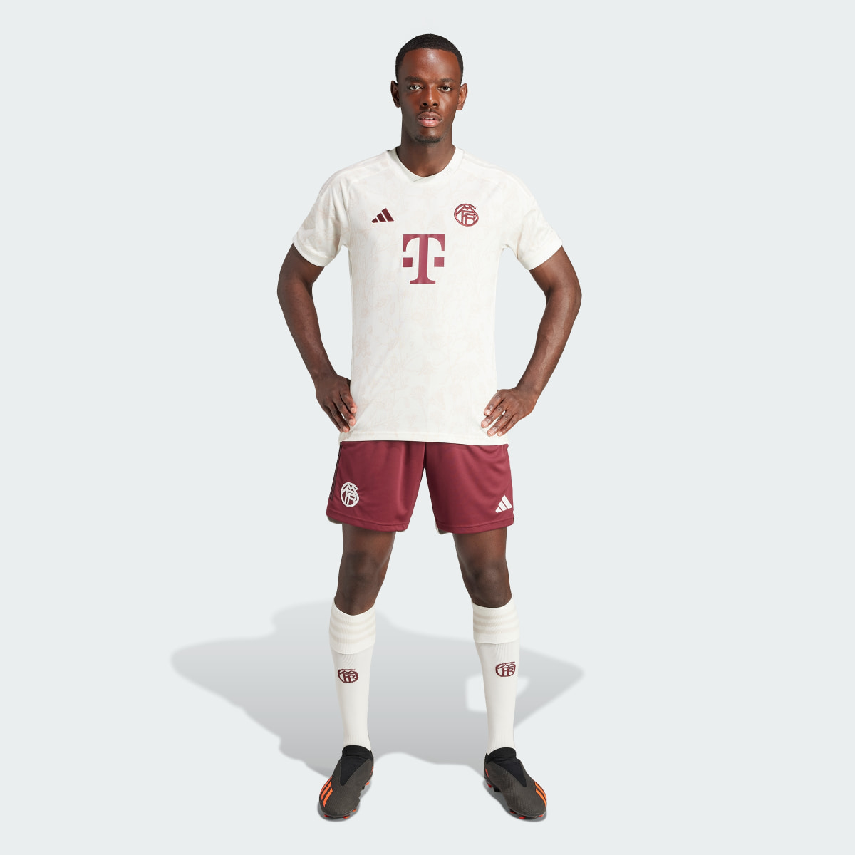 Adidas PANTALÓN CORTO TERCERA EQUIPACIÓN FC BAYERN 2023/2024. 5