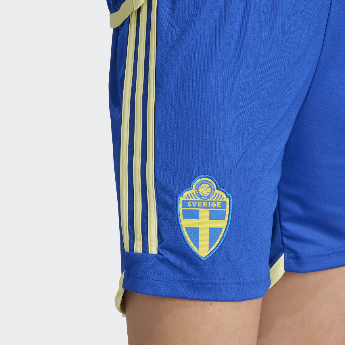 Adidas Pantalón corto segunda equipación selección femenina Suecia 23. 6