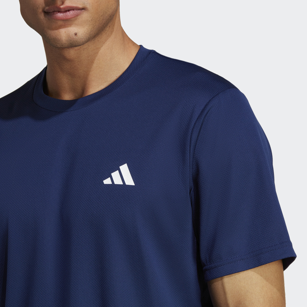 Adidas Playera de Entrenamiento Train Essentials. 6