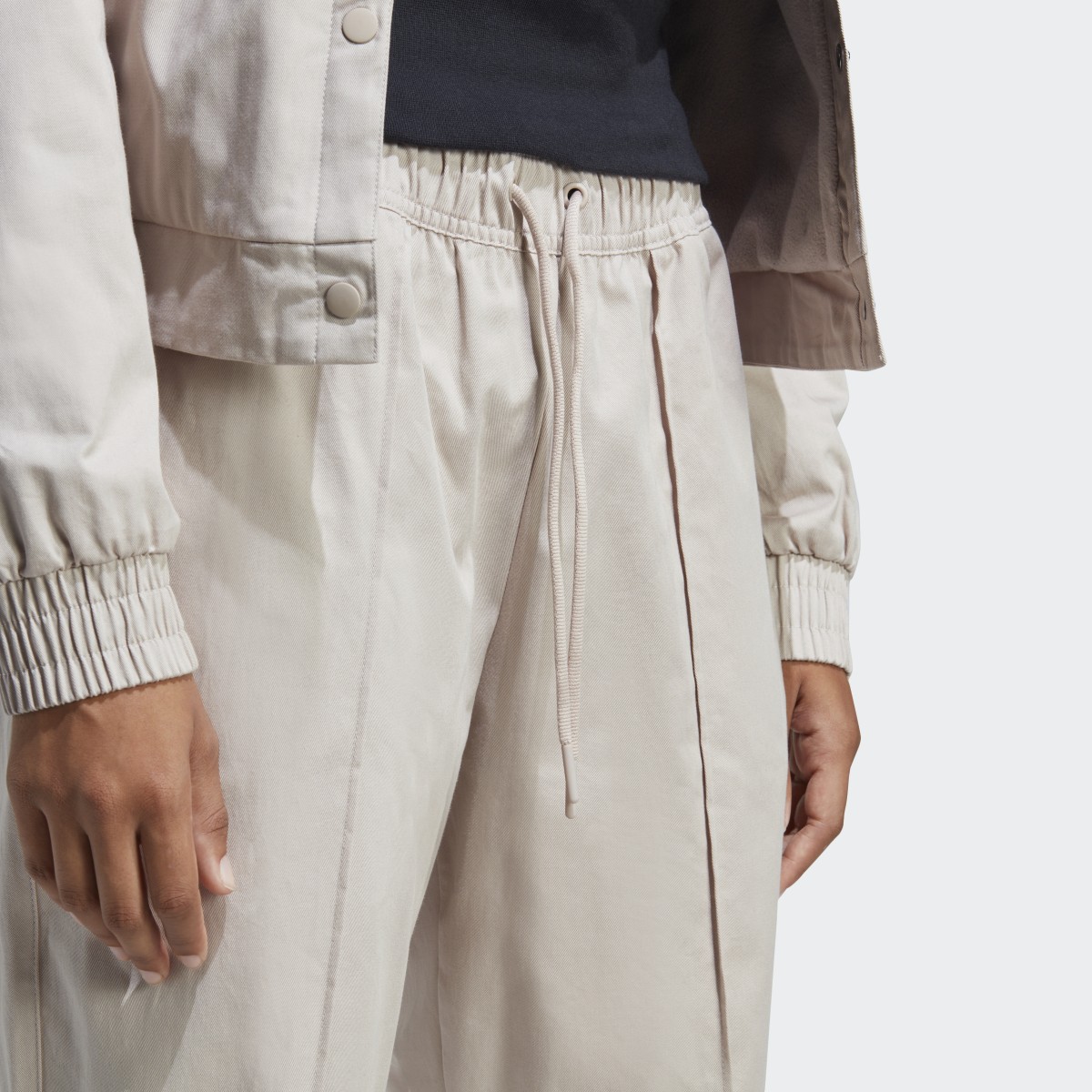 Adidas Pantalon ample avec graphismes inspirés des cristaux de guérison. 6