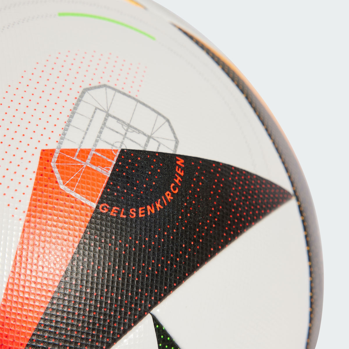 Adidas Fussballliebe Competition Ball. 4