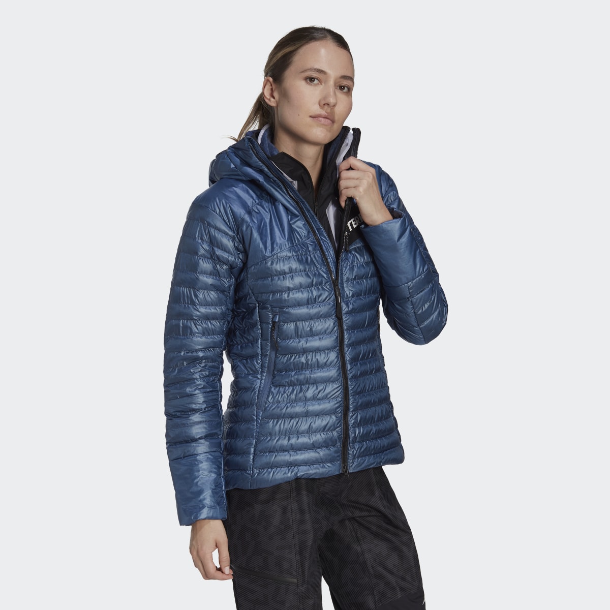 Adidas Chaqueta con capucha Techrock Year-Round Down. 5