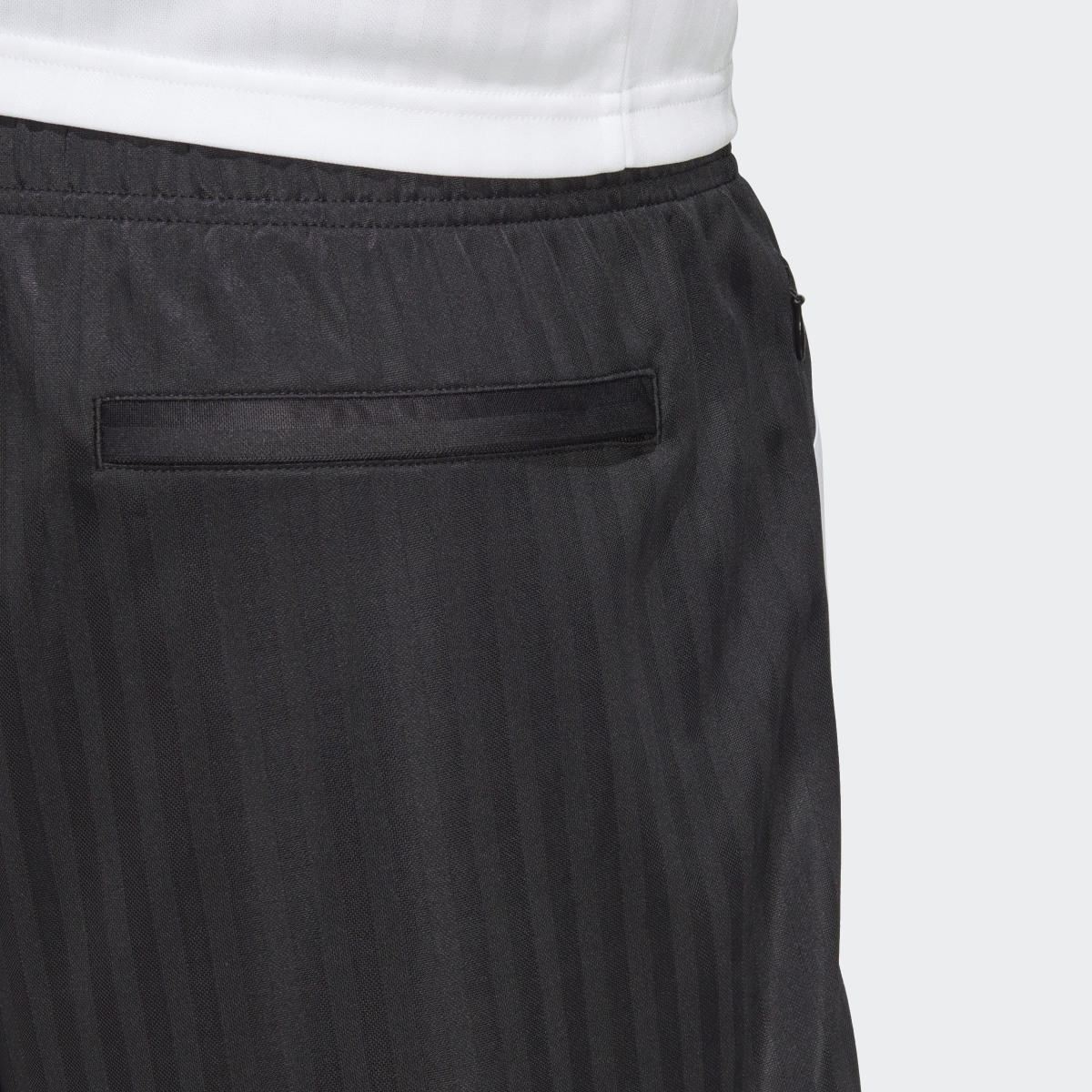 Adidas Shorts Juventus Icon. 6