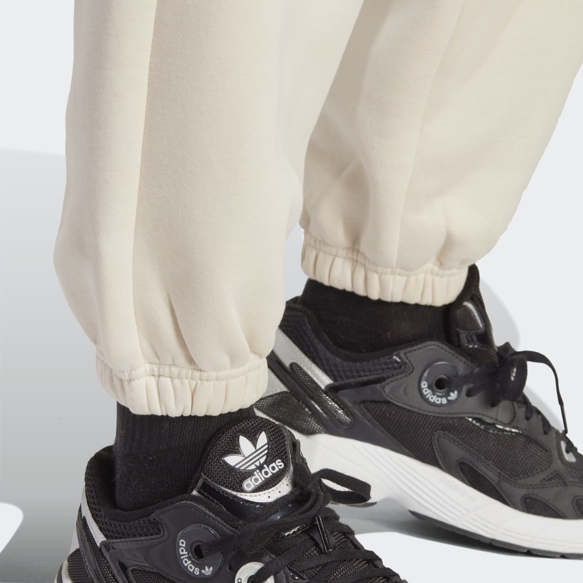 Adidas Pantalon molleton Essentials. 6