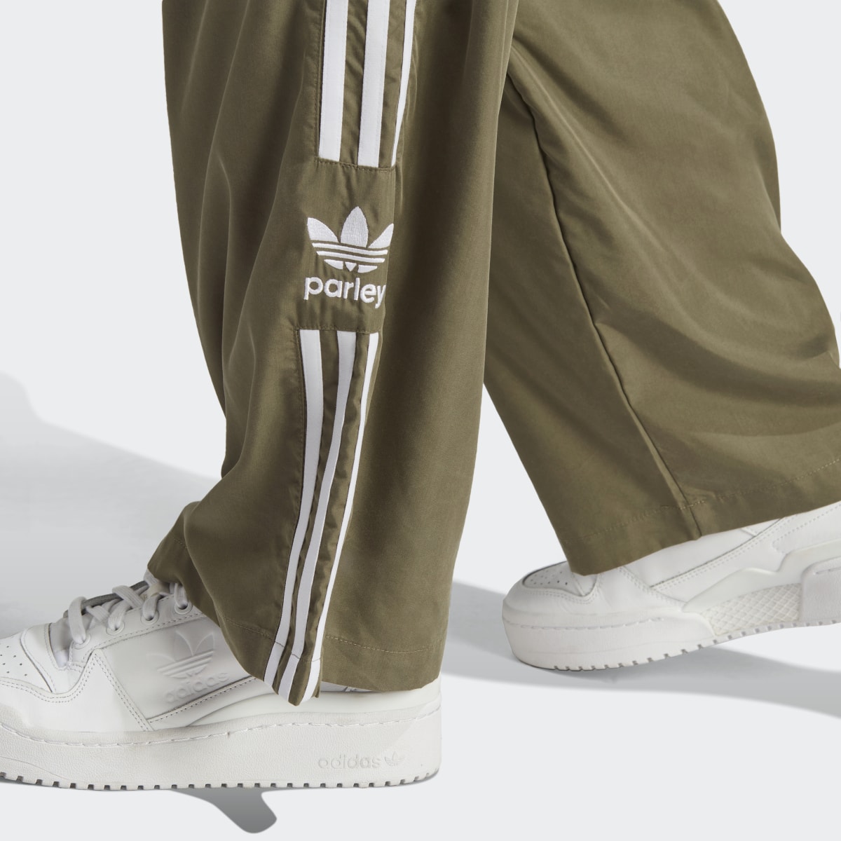 Adidas Pantaloni Parley. 6