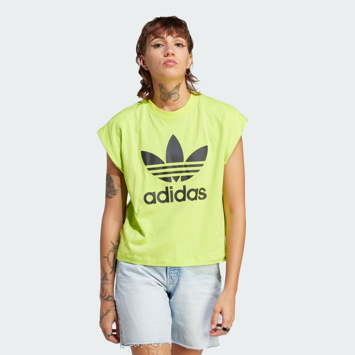 Adidas Big Logo Tee. 4