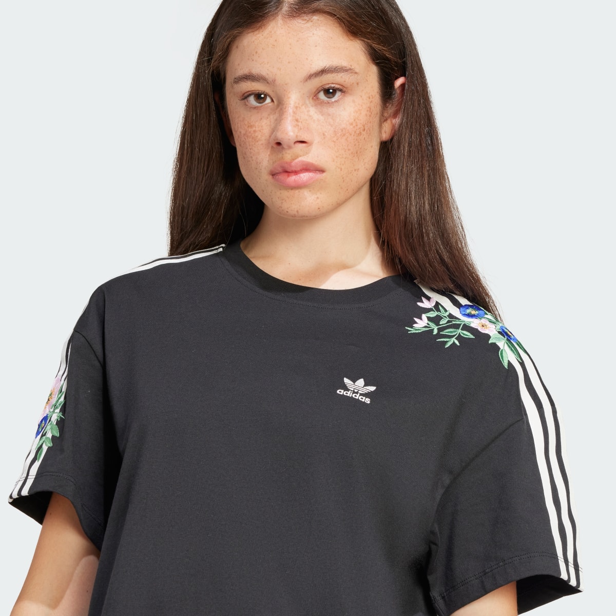 Adidas Playera Floral Holgada. 6