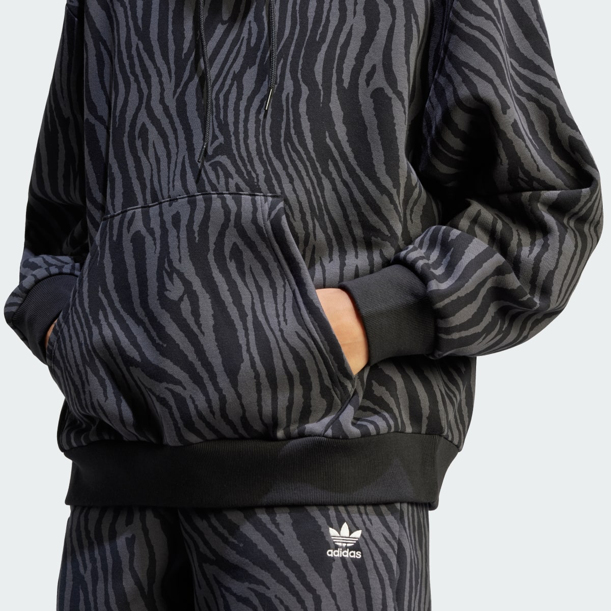 Adidas Sweat-shirt à capuche à imprimé animal zèbre intégral Essentials. 7