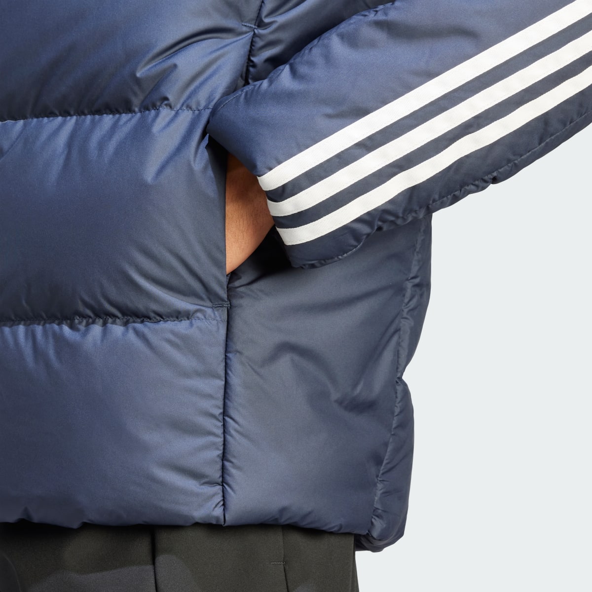 Adidas Chaqueta de plumón con capucha Essentials Midweight. 7