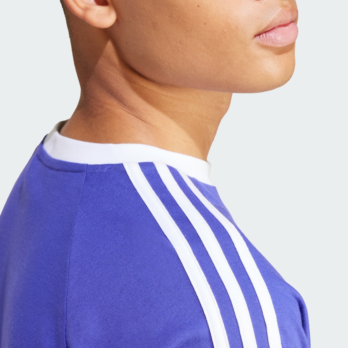 Adidas adicolor Classics 3-Streifen T-Shirt. 7