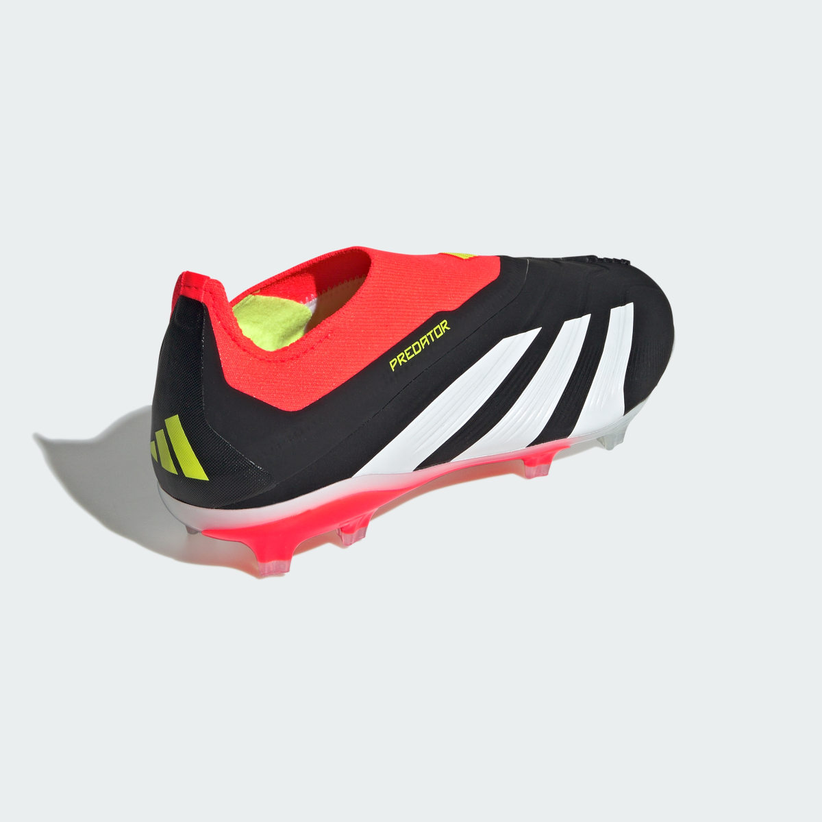 Adidas Chaussure de football Predator Elite Laceless Terrain souple. 6