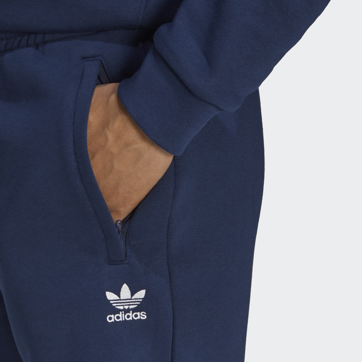 Adidas Short Trefoil Essentials. 5