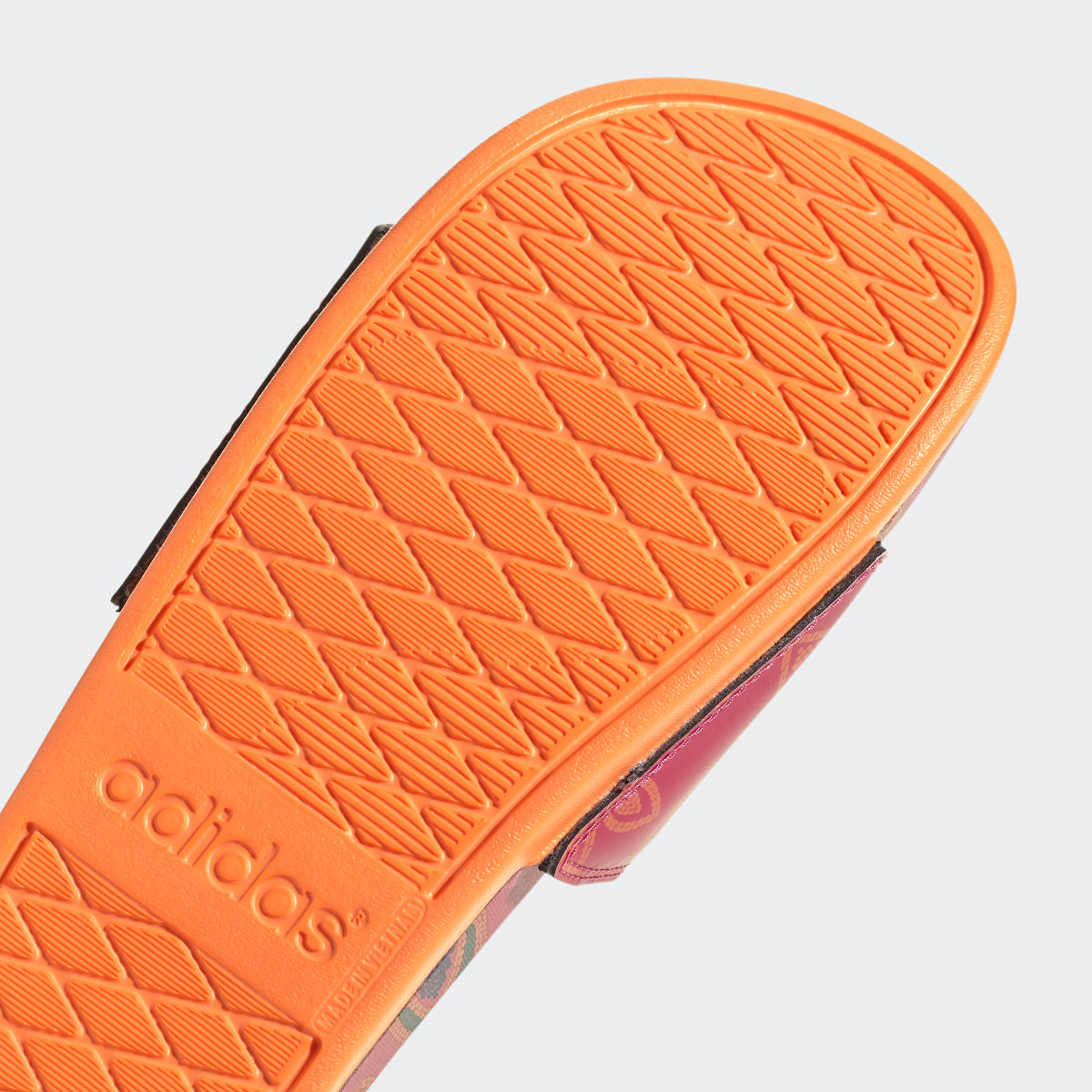 Adidas adilette Comfort Sandale. 10