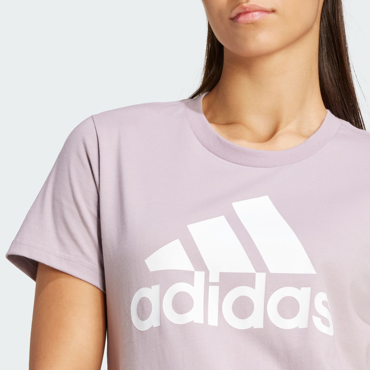 Adidas Playera LOUNGEWEAR Essentials Logo. 6