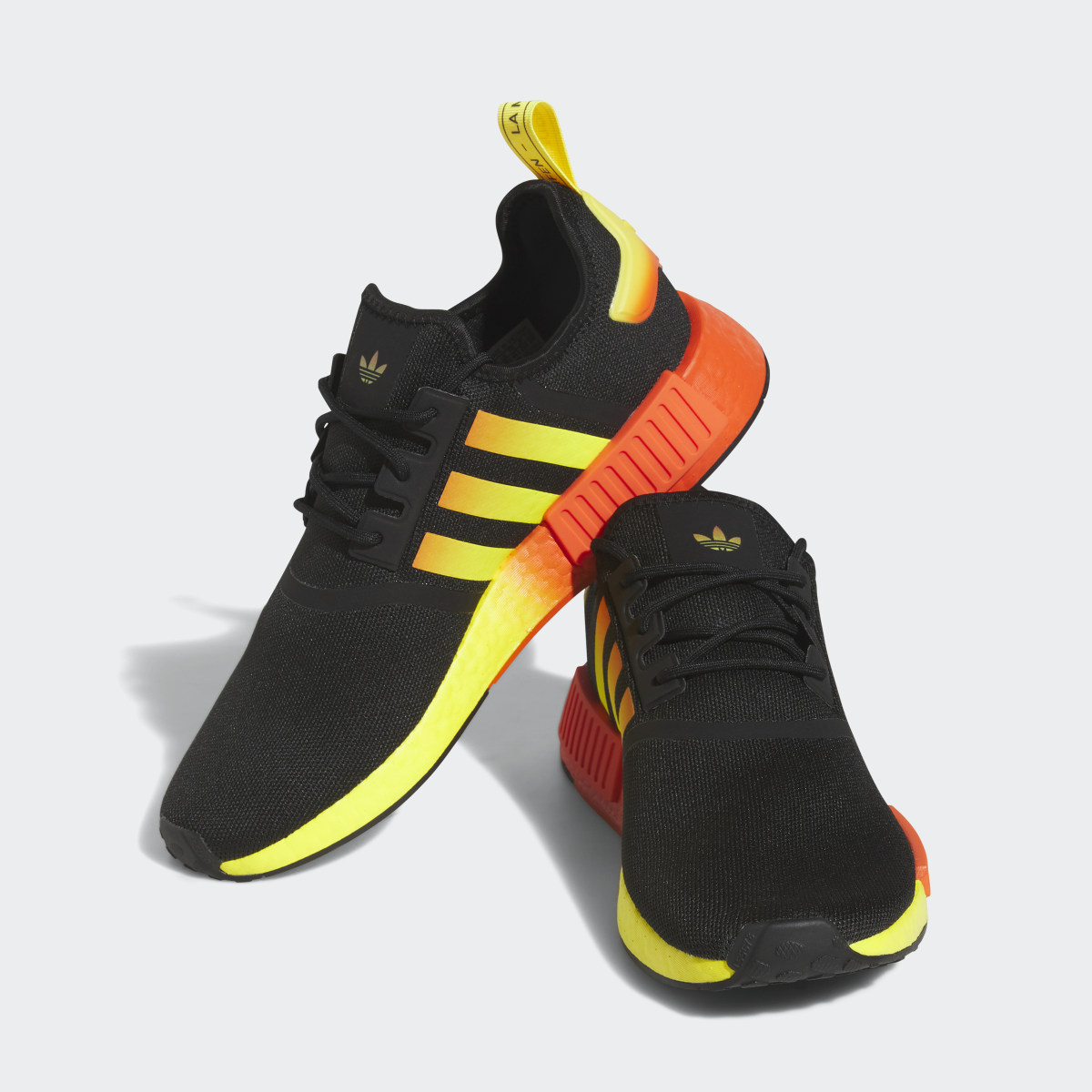 Adidas NMD_R1. 4