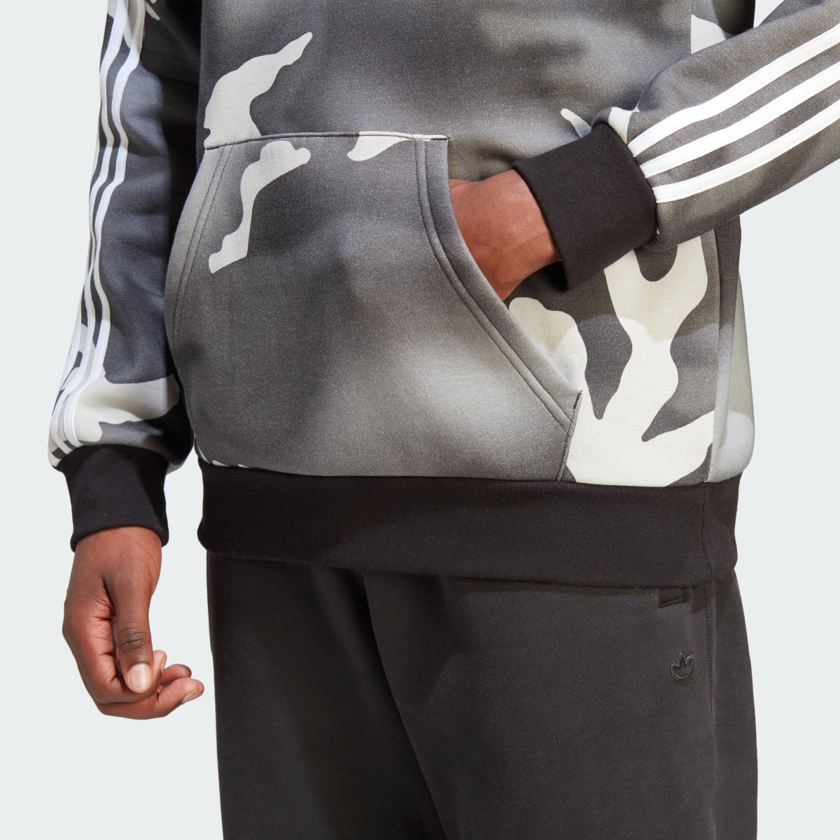 Adidas Sweat-shirt à capuche graphique à imprimé camouflage intégral. 7