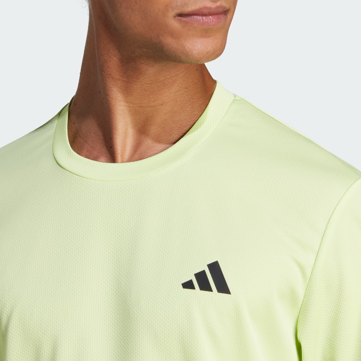 Adidas Playera de Entrenamiento Train Essentials. 7