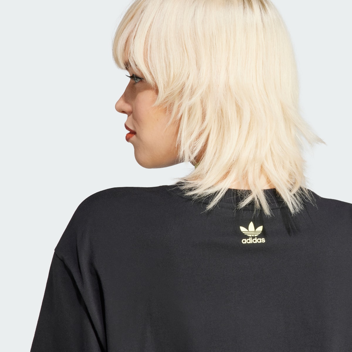 Adidas Graphic Oversized Tişört. 7 Adidas Graphic Oversized Tişört. 7