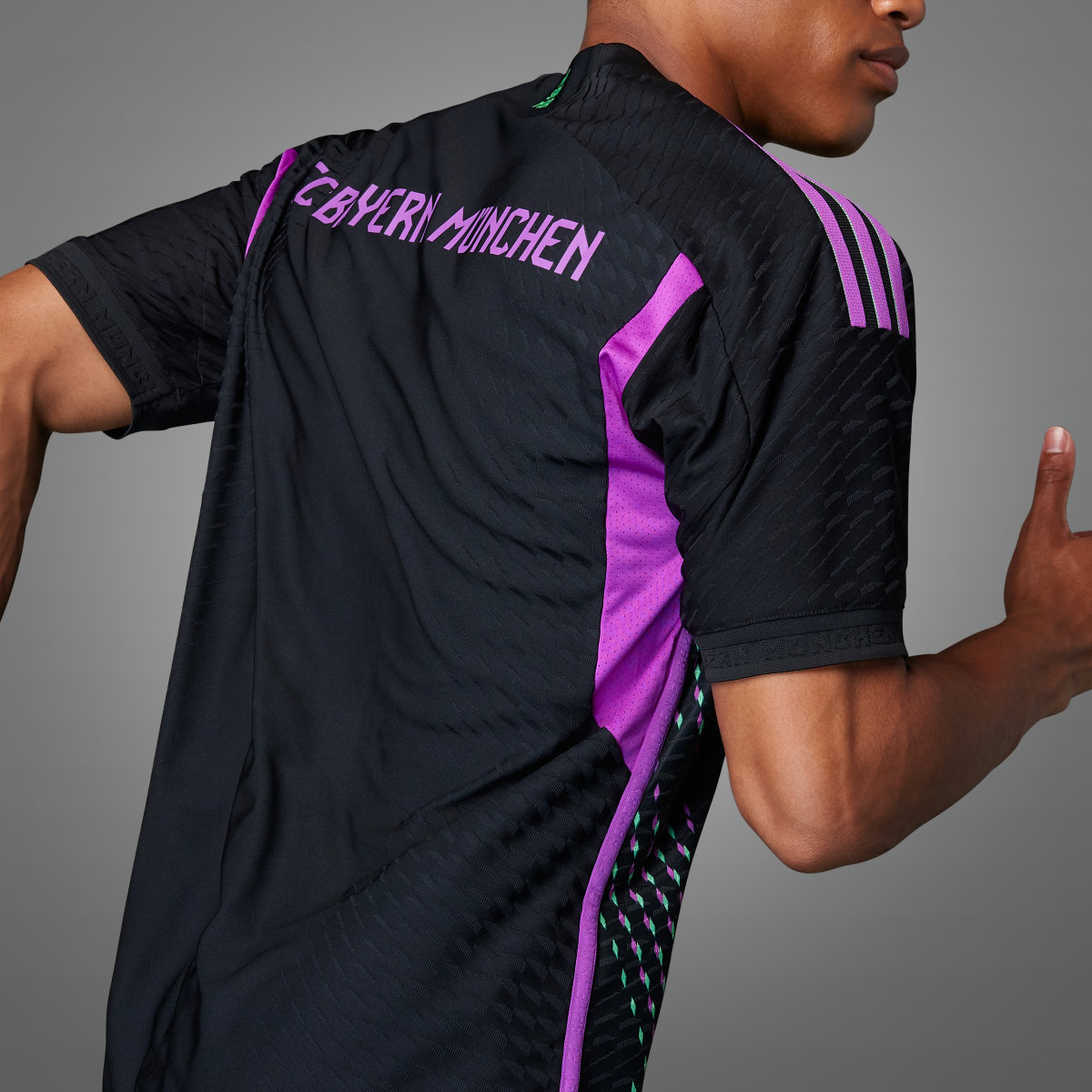 Adidas Camisola Alternativa Oficial 23/24 do FC Bayern München. 11