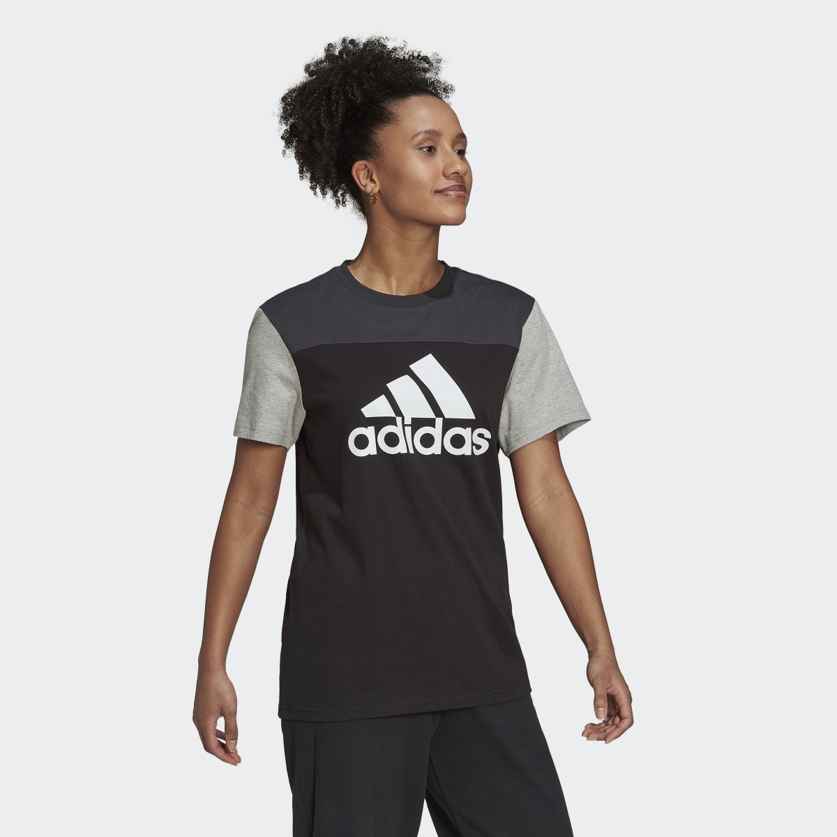 Adidas T-shirt Essentials. 5