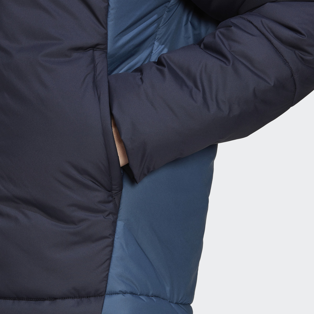 Adidas BSC 3-Streifen Puffy Hooded Jacke. 10