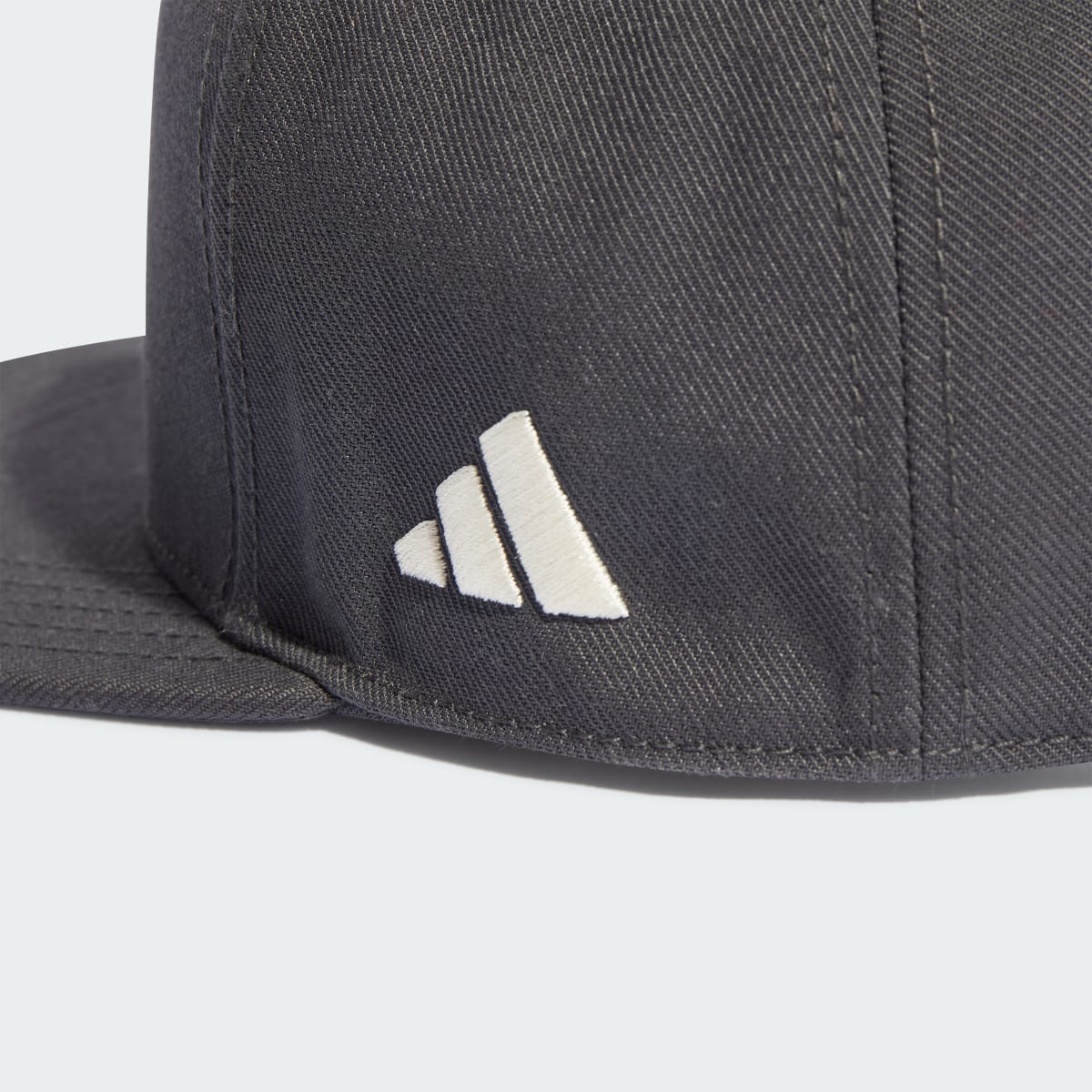 Adidas Cappellino Football Snapback Juventus. 4