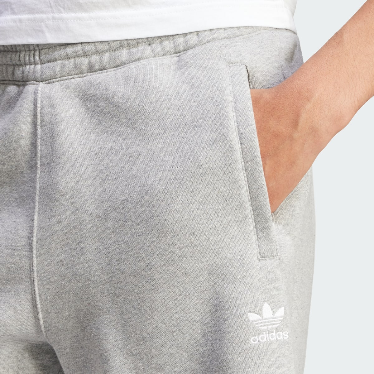 Adidas Short Trefoil Essentials. 5