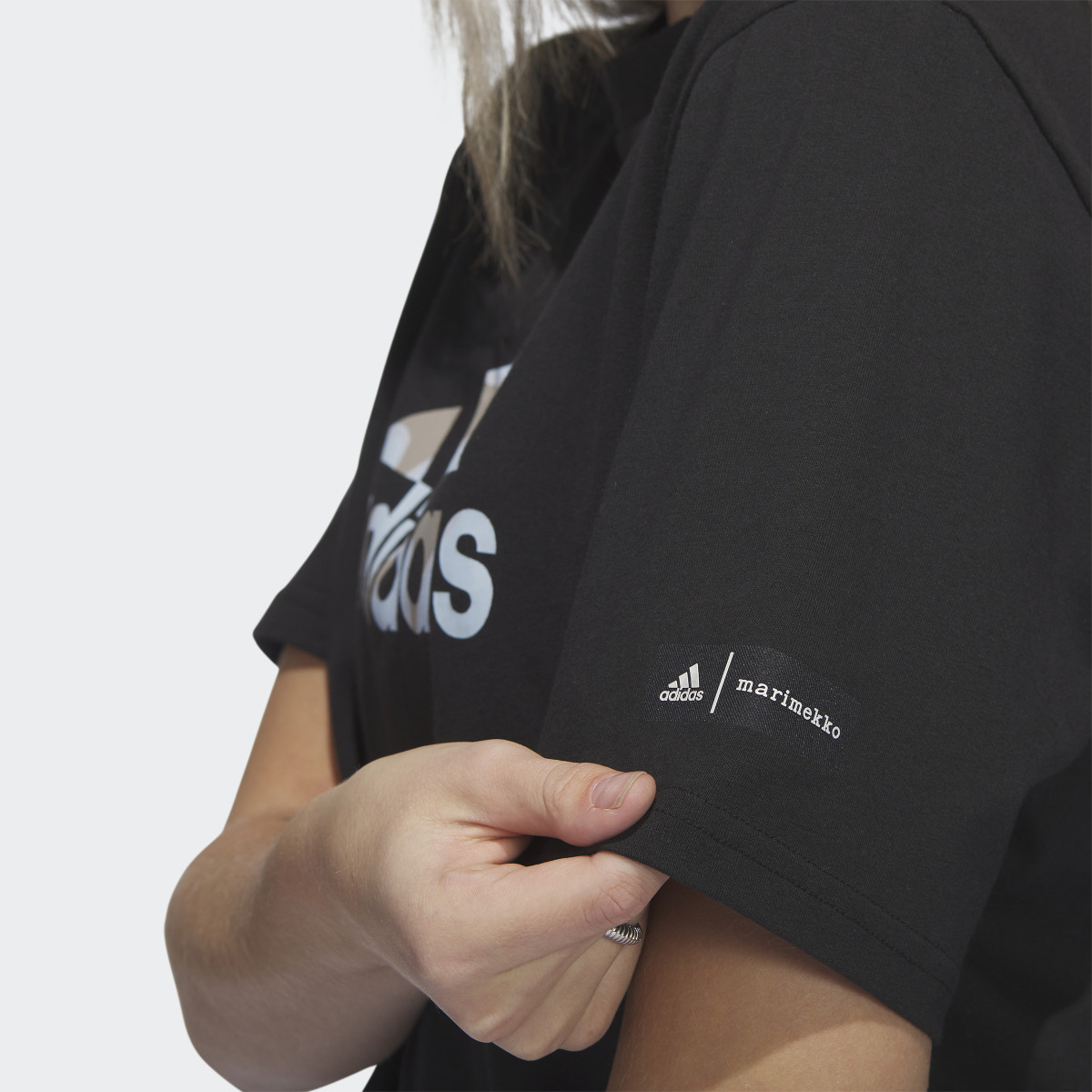 Adidas Camiseta corta Marimekko. 7