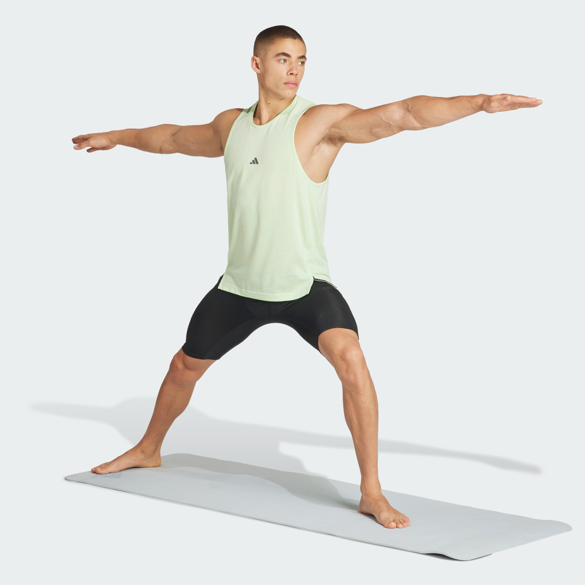 Adidas Débardeur de training Yoga. 4