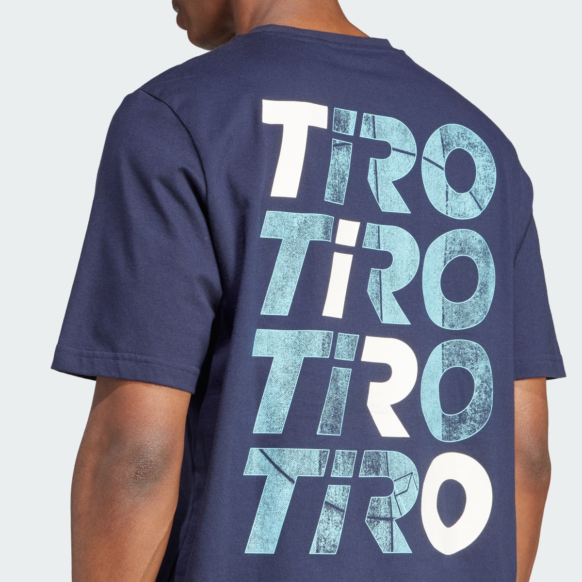 Adidas T-shirt lettrage graphique Tiro. 8