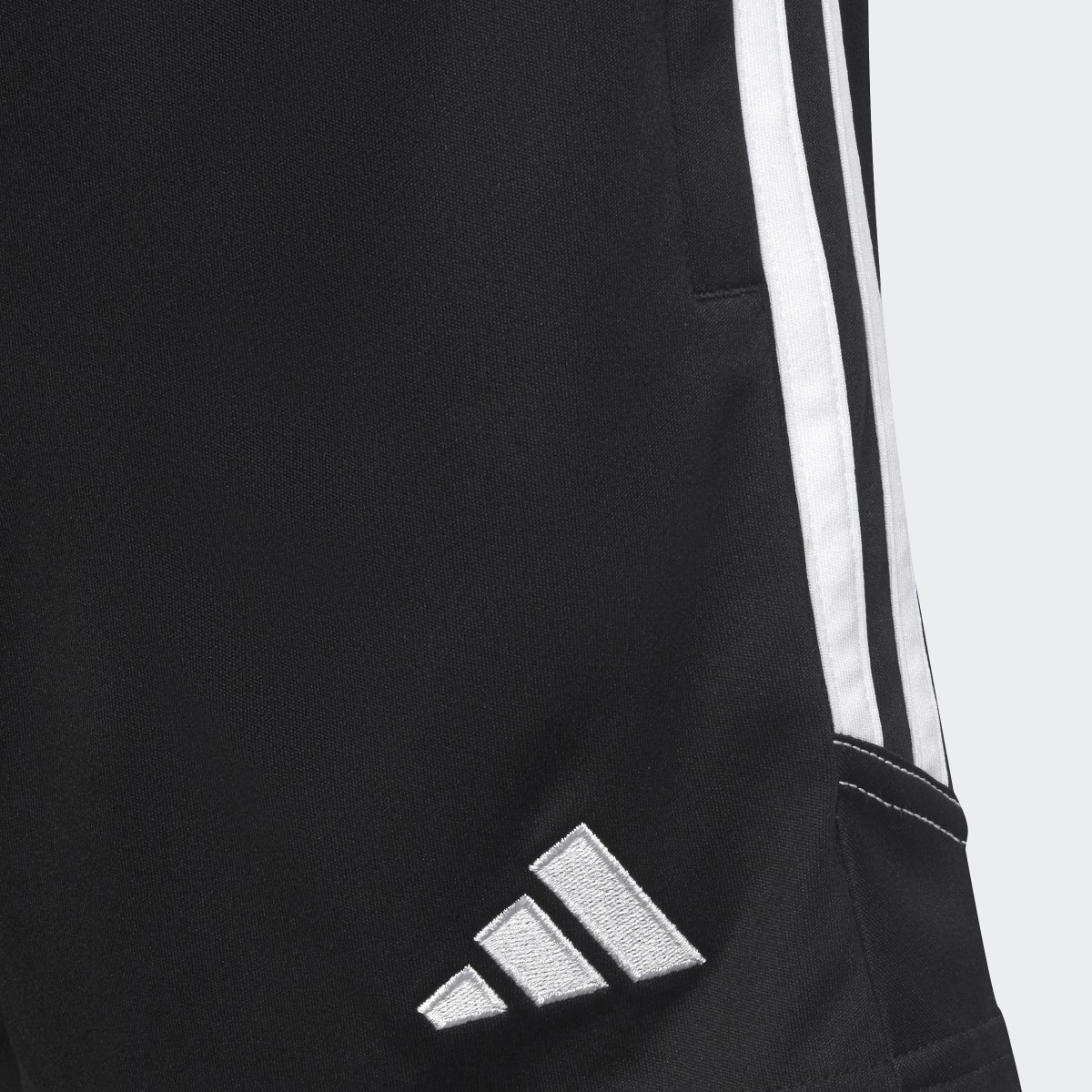 Adidas Short d'entraînement Tiro 23 Club. 7