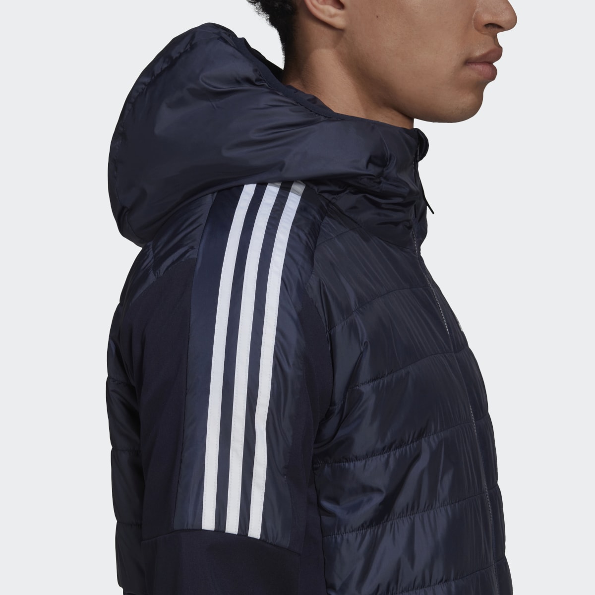 Adidas Casaco Hibrido com Capuz e Isolamento Essentials. 7