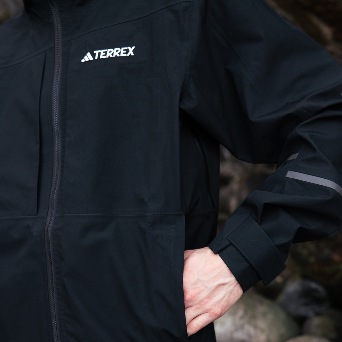 Adidas Chaqueta impermeable con capucha Terrex Xploric GORE-TEX. 4