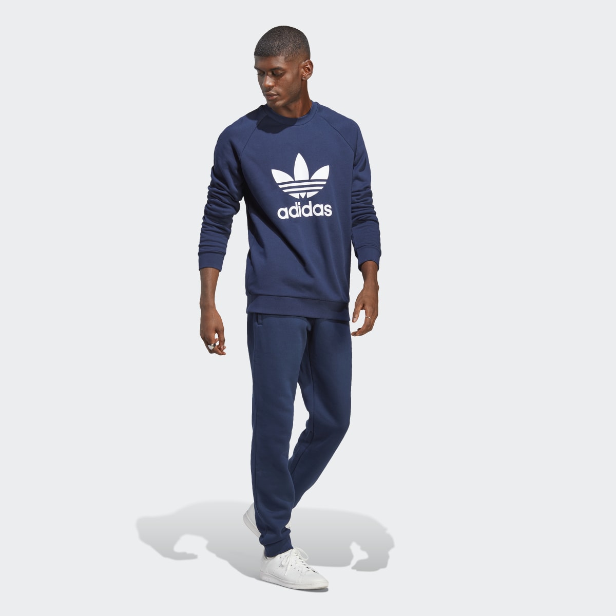 Adidas Adicolor Classics Trefoil Crewneck Sweatshirt. 4