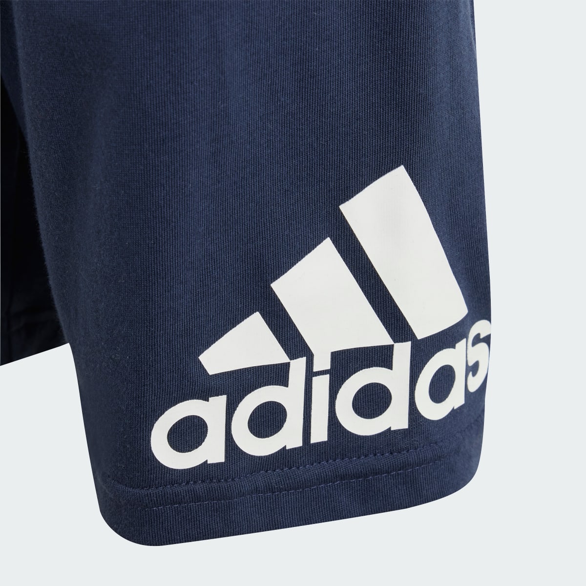 Adidas Essentials Logo Tişört ve Şort Takımı. 8