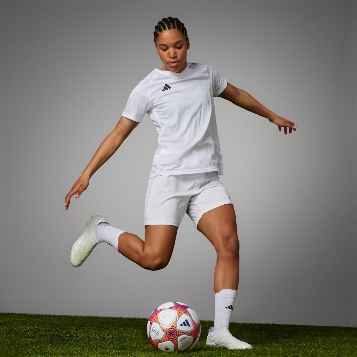 Adidas UWCL PRO BALL. 5