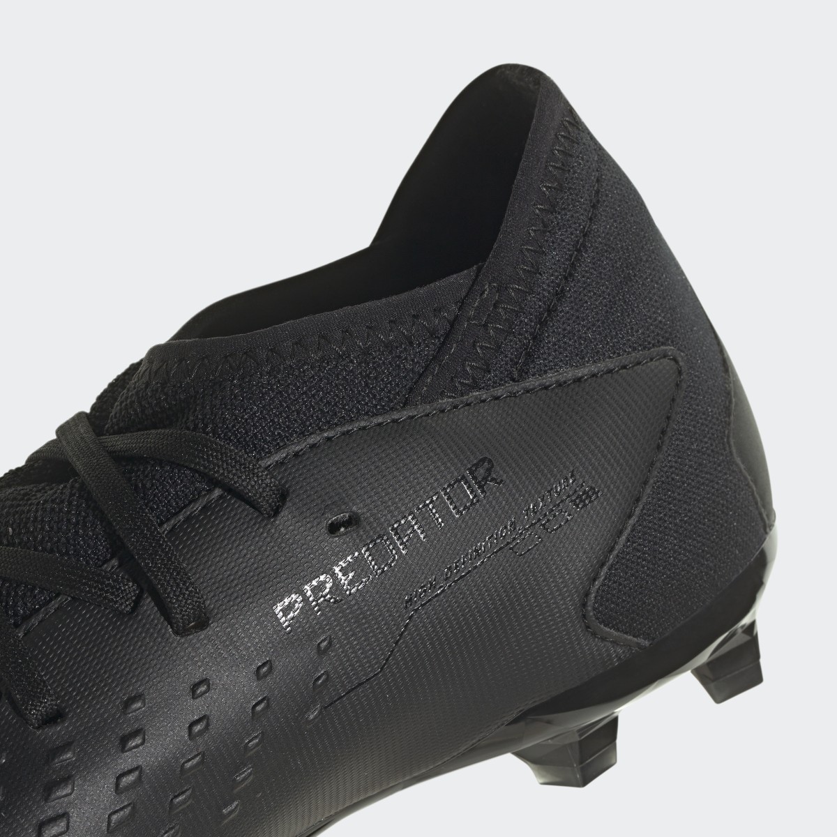 Adidas Botas de Futebol Predator Accuracy.3 – Piso firme. 10