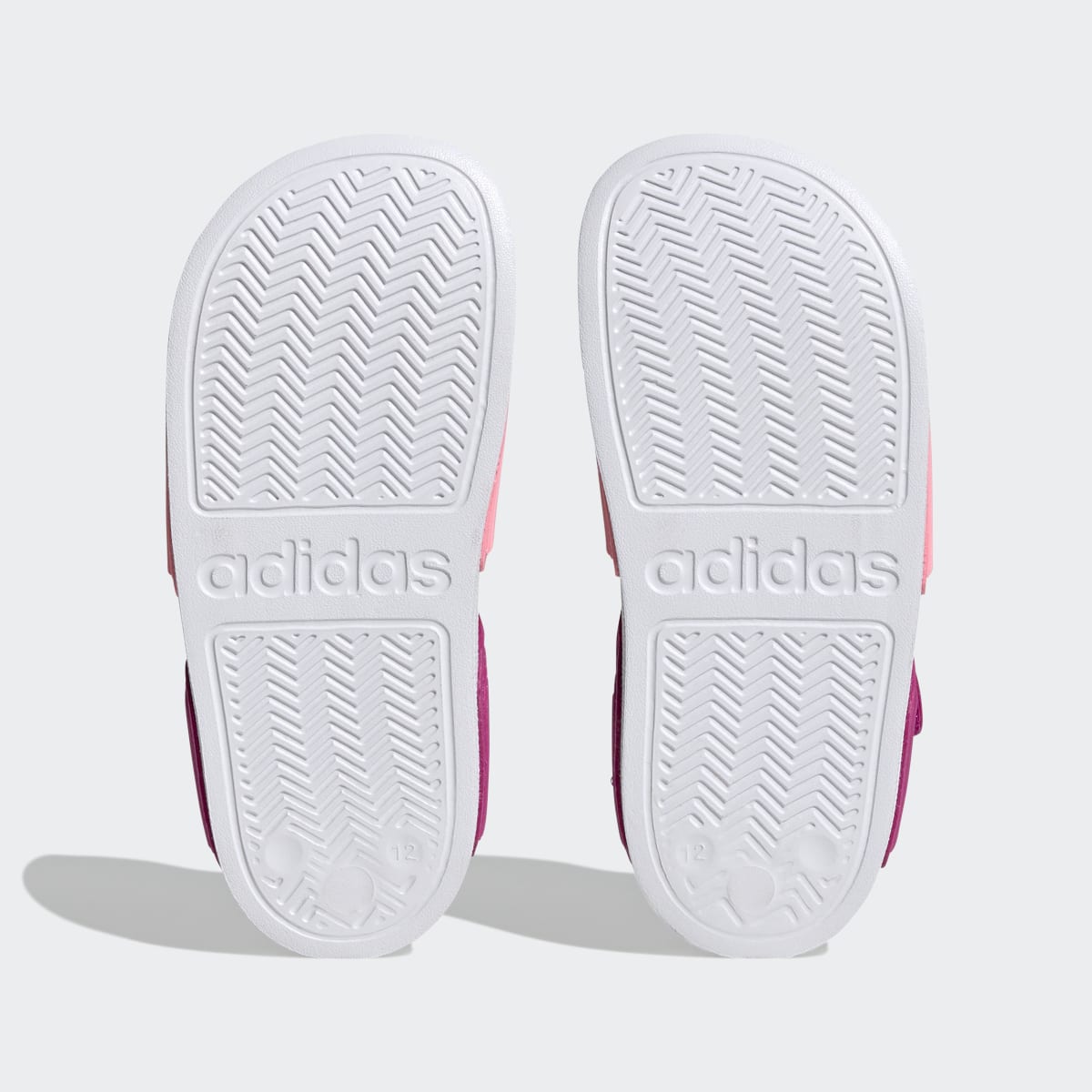 Adidas adilette Sandale. 4