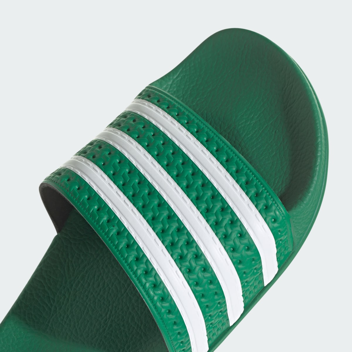 Adidas adilette. 9