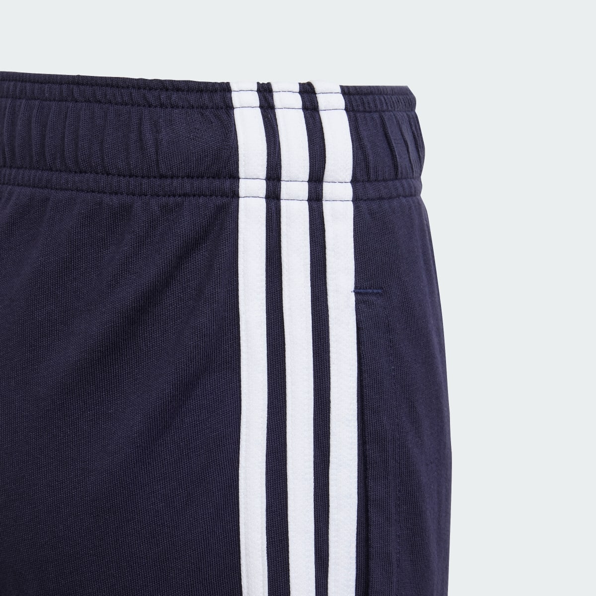 Adidas Essentials 3-Streifen Knit Shorts. 6