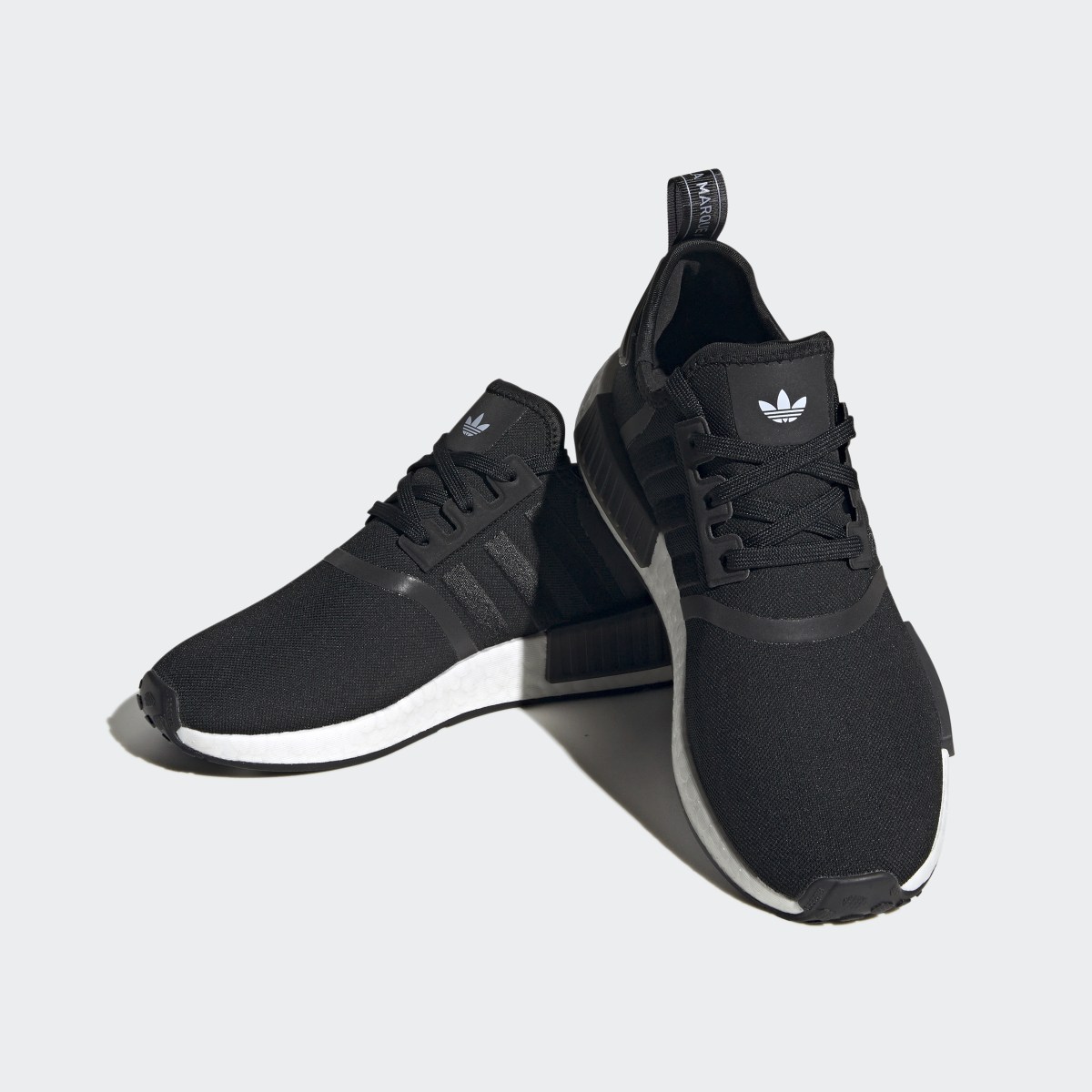 Adidas Chaussure NMD_R1. 11