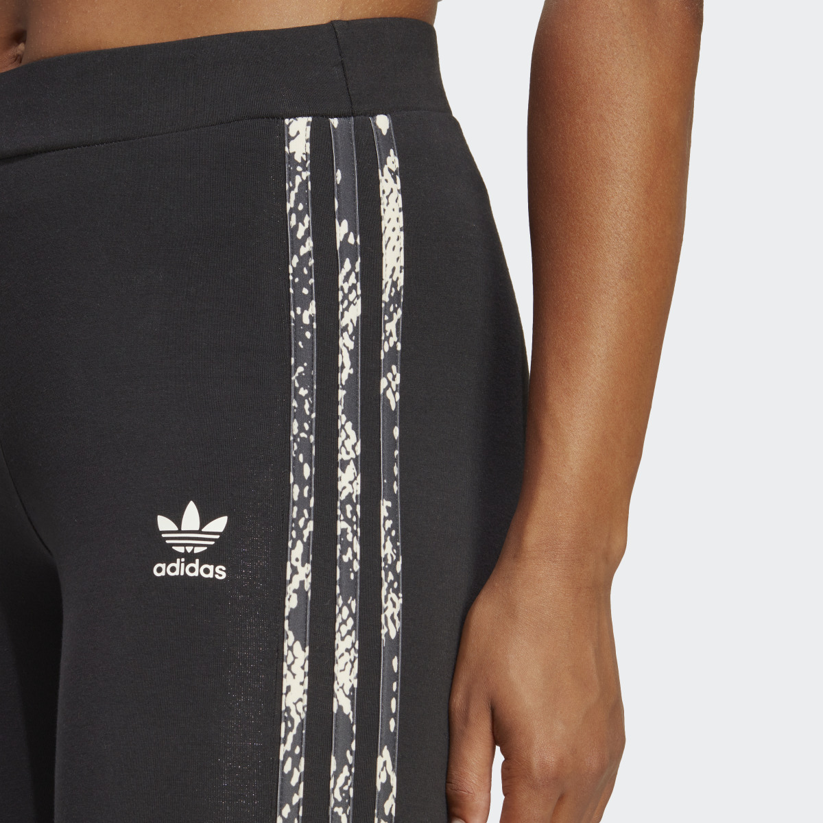 Adidas 3-Streifen Print Leggings. 5