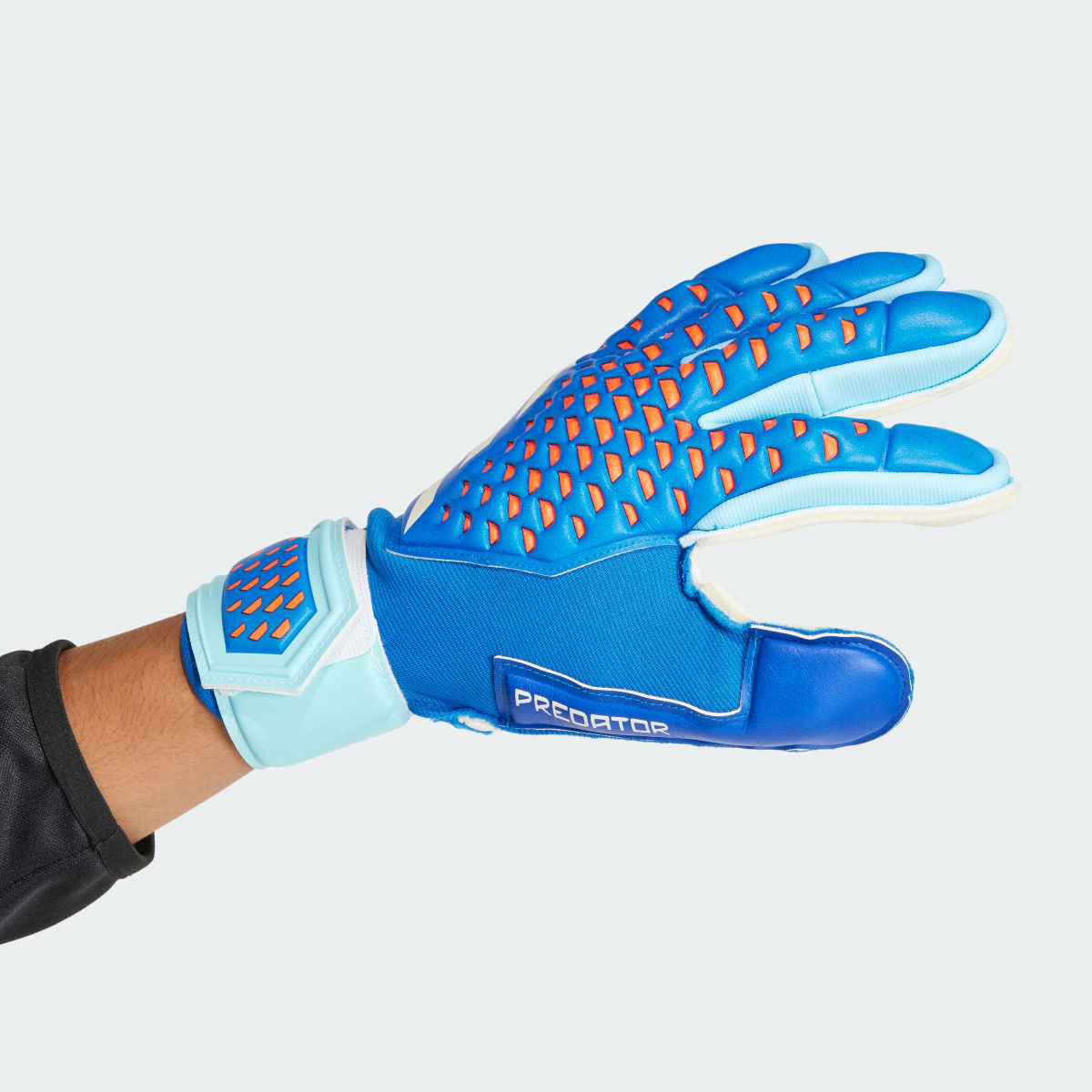 Adidas Predator Match Fingersave Gloves. 5