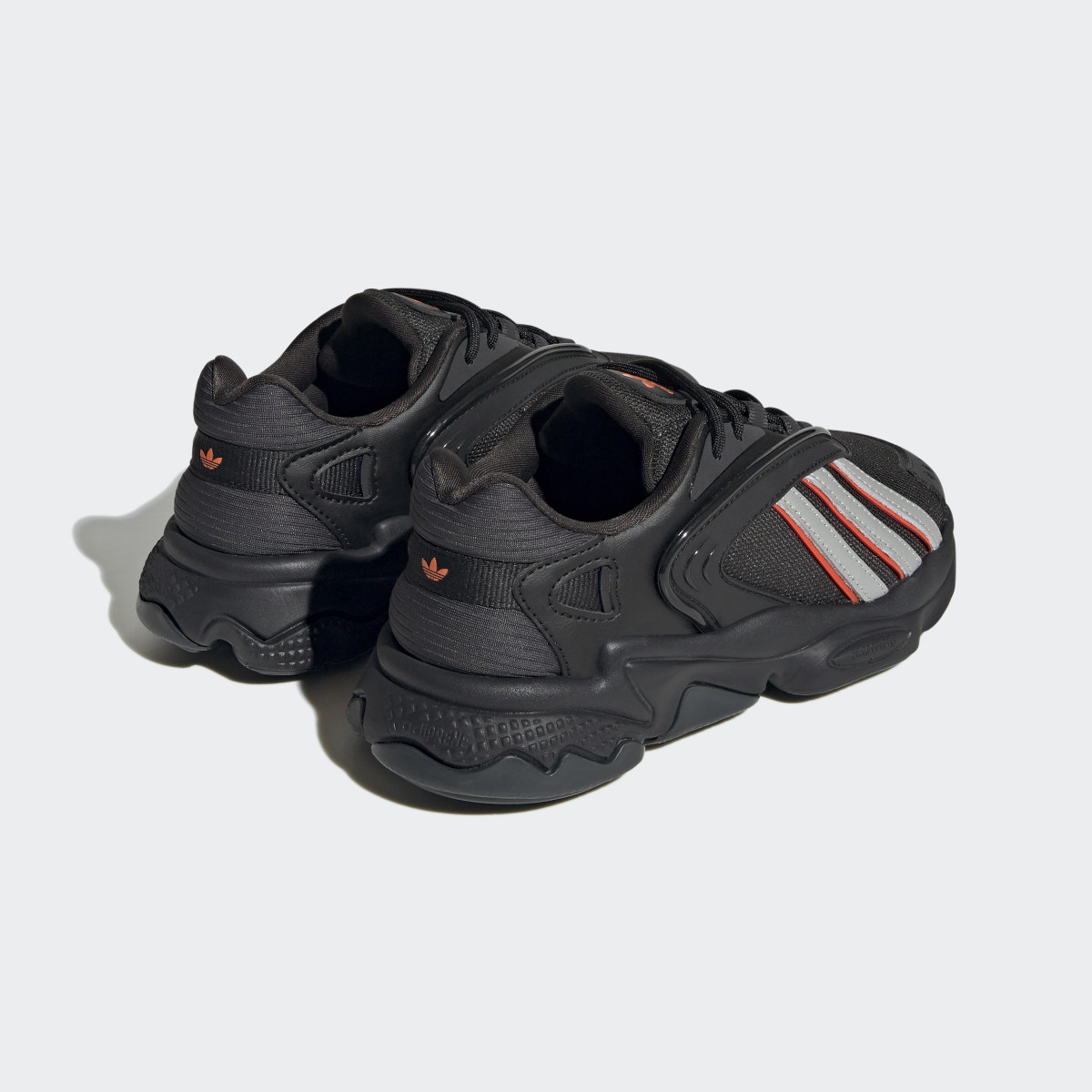 Adidas Chaussure OZTRAL. 9