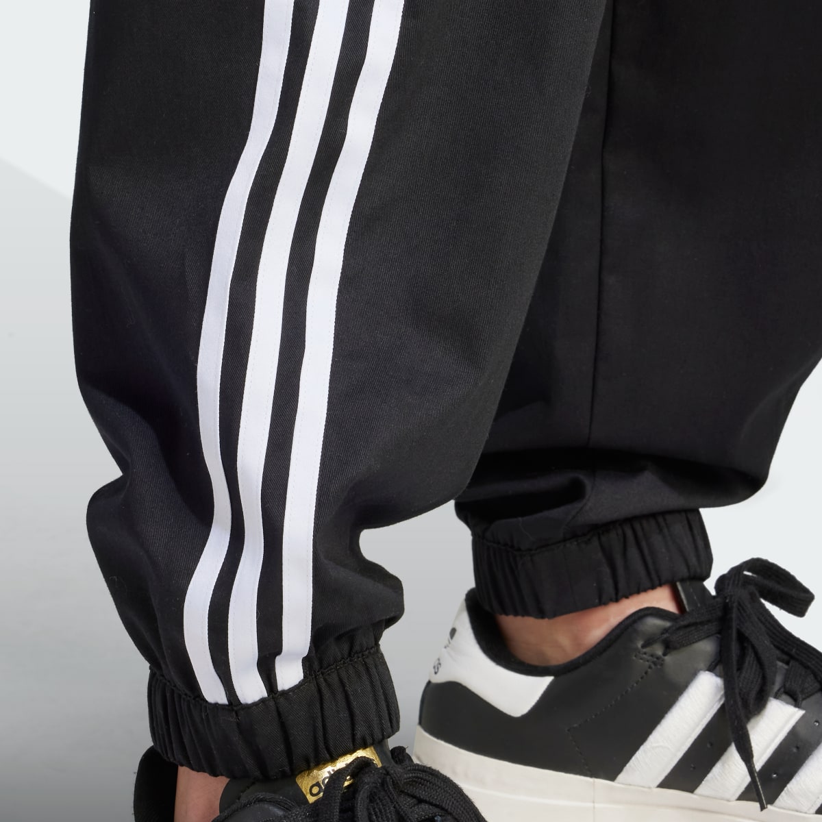 Adidas Cargo Trousers. 6