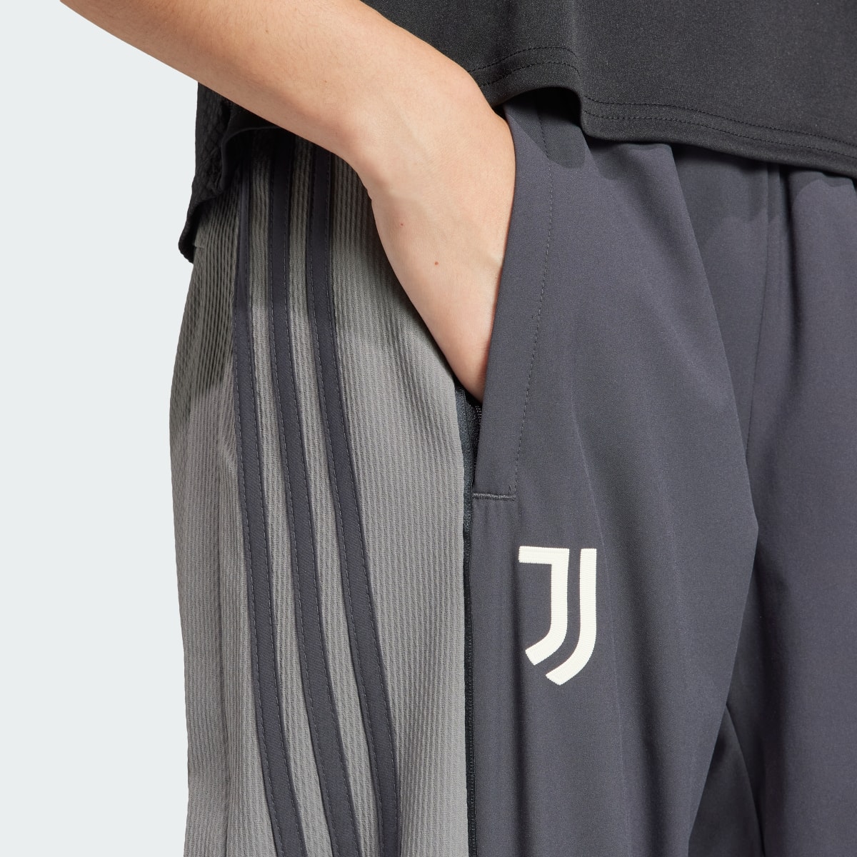 Adidas Juventus Turin Anthem Hose. 5