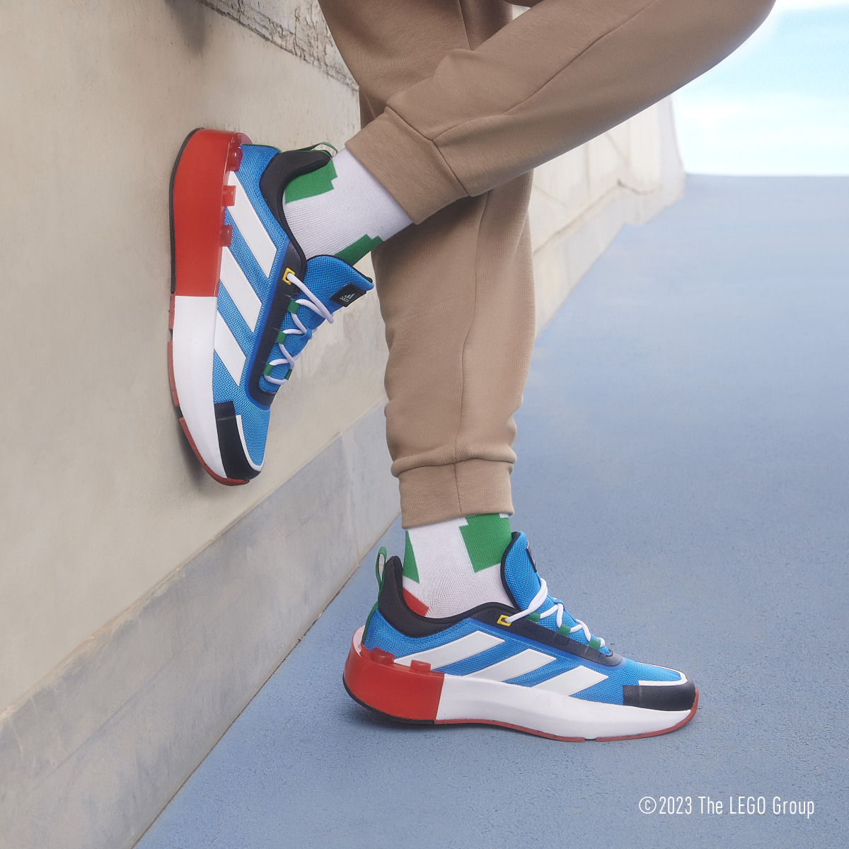 Adidas x LEGO Tech RNR Lace-Up Schuh. 4