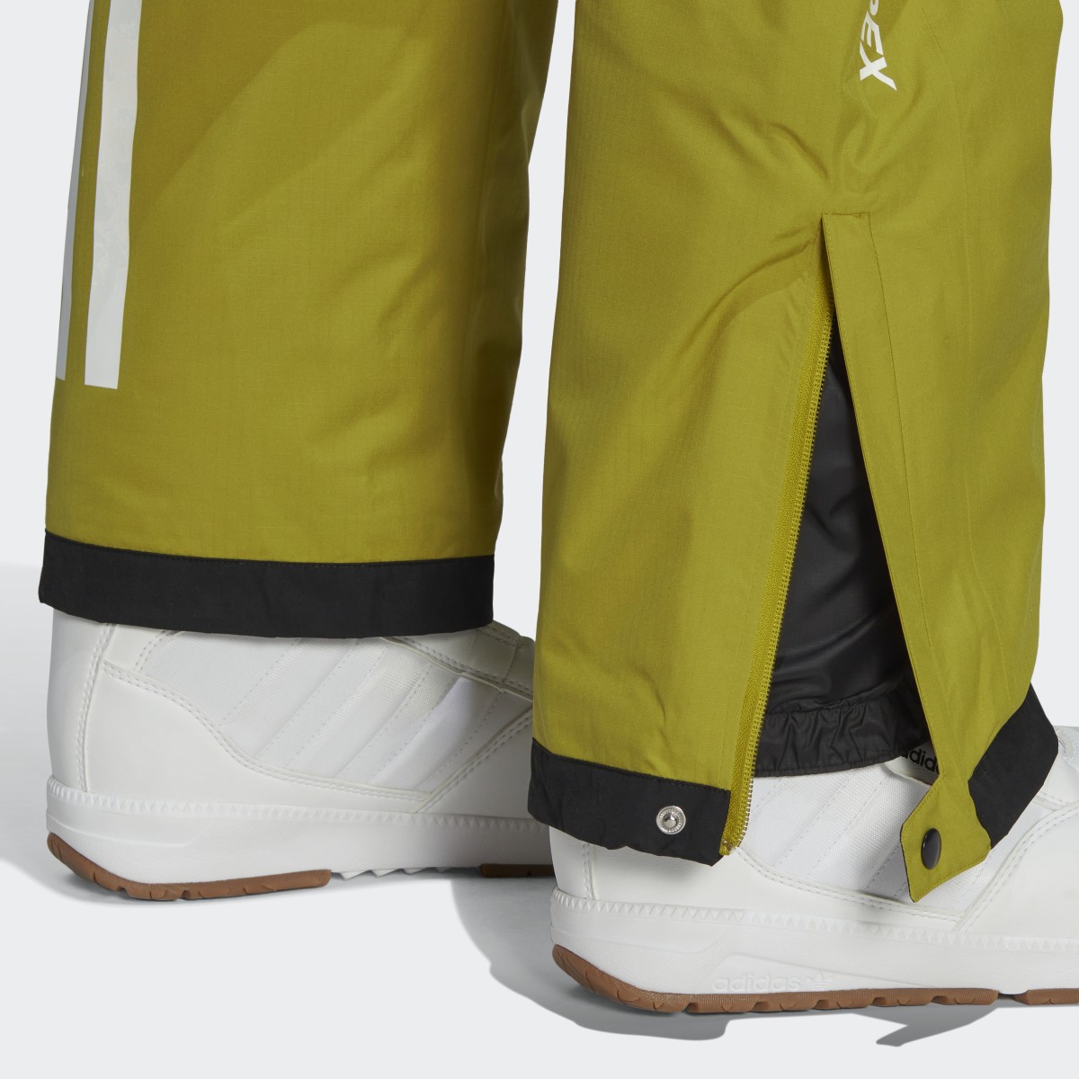 Adidas Pantalón técnico Resort Two-Layer Insulated. 7