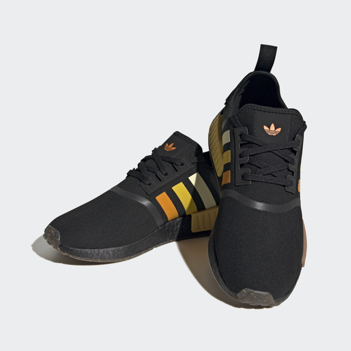 Adidas Tenis NMD_R1. 8