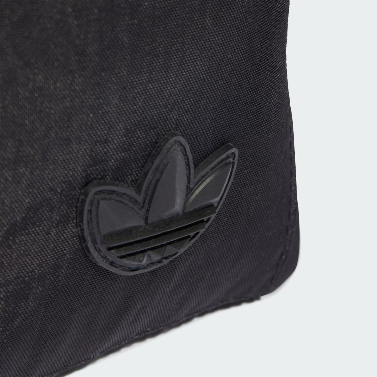 Adidas Adventure Flap Tasche. 6